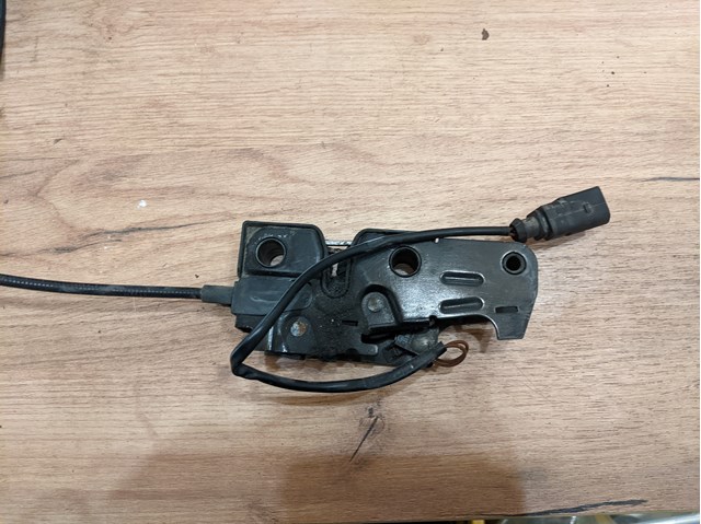 Замок крышки капота 1Z0823509E VAG