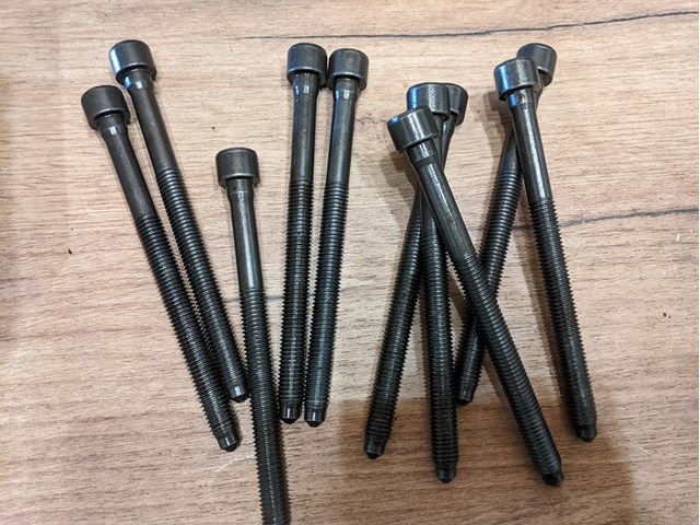 Болт крепления головки блока цилиндров 290440 ELRING