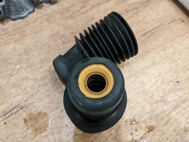 Пыльник стойки передней 4694932AA CHRYSLER