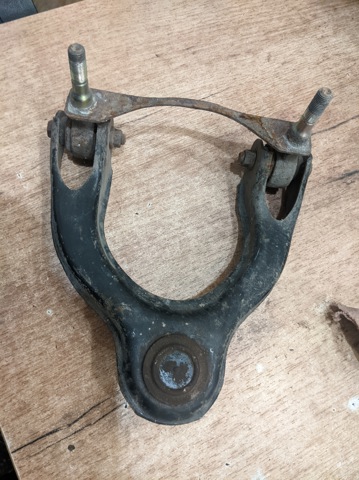 Рычаг передней подвески верхний, правый 51450SR0A02 HONDA