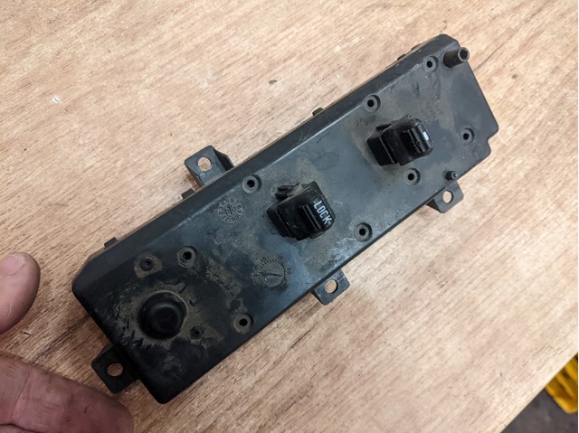 56042290AC CHRYSLER купить в Каменское