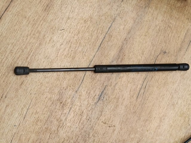 Опора капота правая 65470CG80A NISSAN