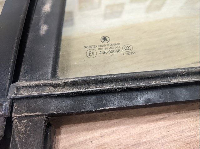 6Y9845209C VAG Стекло-форточка двери задней левой купить в Черновцы