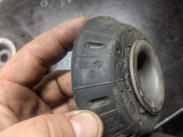 8200275528 RENAULT Опора переднего амортизатора купить в Кривой Рог