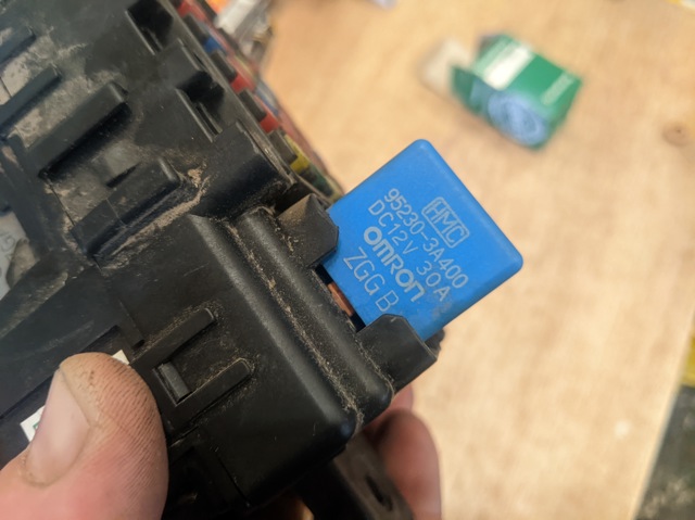 Реле поворотников 952303A400 HYUNDAI