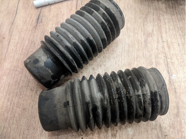GE4T-34-015 Mazda Пыльник амортизатора переднего