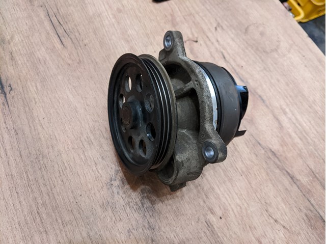 GK2Q8501AA FORD Помпа водяная (насос) охлаждения купить в Черновцы