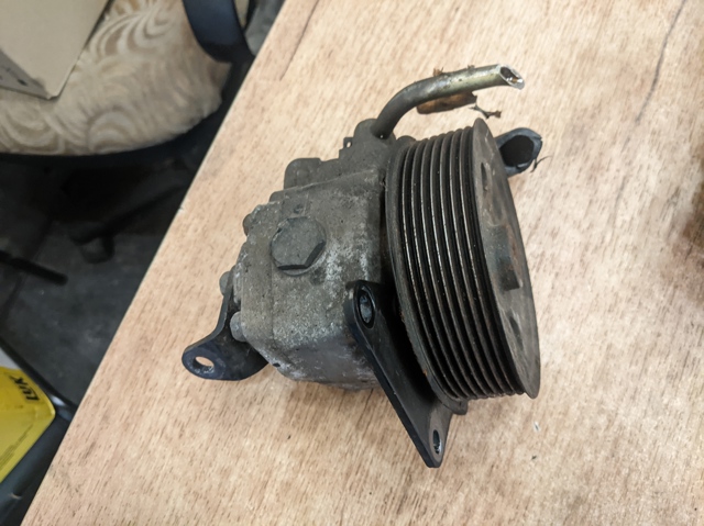 Насос гидравлики LR006613 LAND ROVER