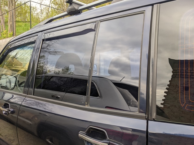 Стекло двери задней левой MR436981 MITSUBISHI