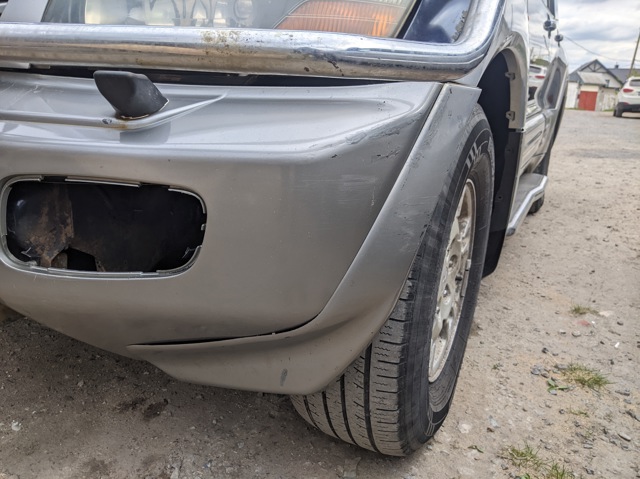 Молдинг бампера переднего, левый MR520215 MITSUBISHI