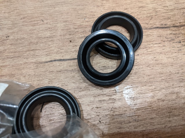 ST13276BN801 SAT Кольцо уплотнительное свечного колодца купить в Ужгород