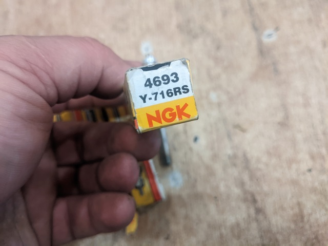 Y716RS NGK Свеча накала купить в Львов
