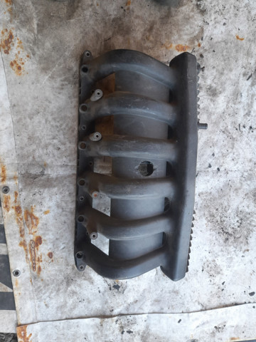 Впускной коллектор 11611427618 BMW