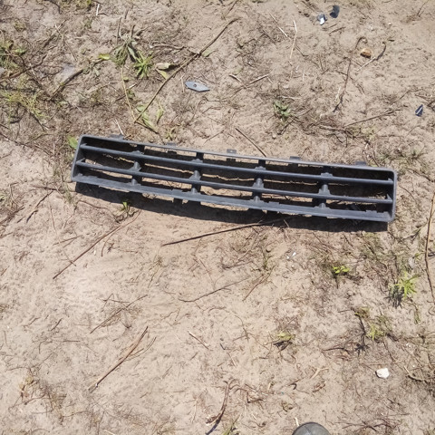 Центральная решетка переднего бампера 1J0853677D VAG