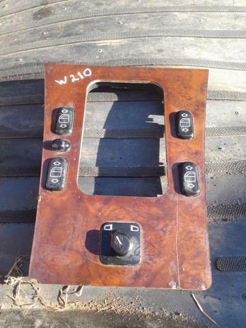 MERCEDES 2106808639 в наличии Черновцы