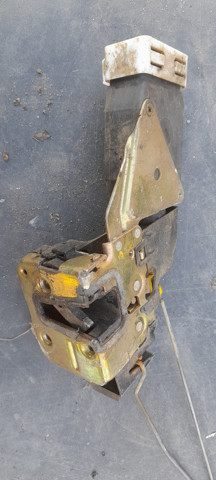 VOLVO 30699111 Держатель наружной ручки двери задней левой в наличии Львов