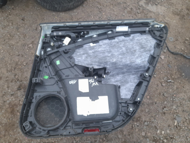 3C9867211 VAG Обшивка (облицовка) внутренняя двери задней правой купить в Ужгород