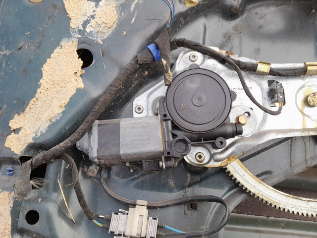 BMW 51321944070 Стеклоподъемник передней правой двери в наличии Львов