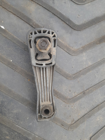 7700832264 RENAULT Задняя опора двигателя купить в Винница