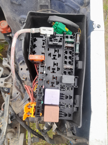 Блок реле и предохранителей Renault Scenic I