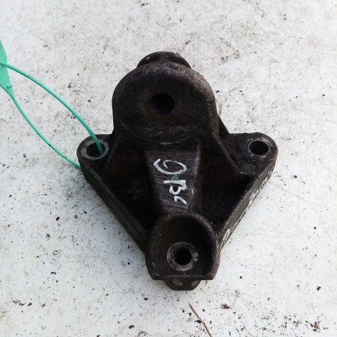 8200404274 RENAULT Кронштейн подушки (опоры) двигателя правой купить в Черновцы