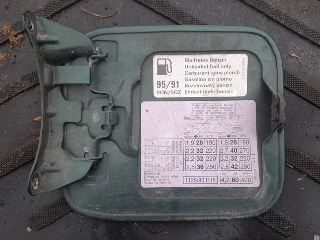 VAG 8V5809907GRU Лючок бензобака в наличии Винница