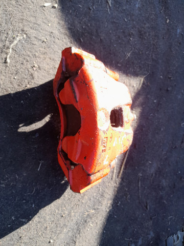 Суппорт тормозной передний левый GS1D3371X MAZDA