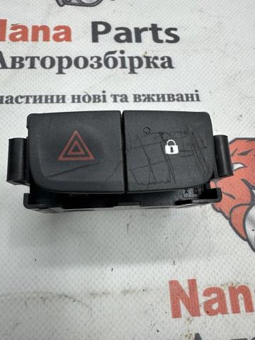 Кнопка аварийного сигнала Renault Trafic 3