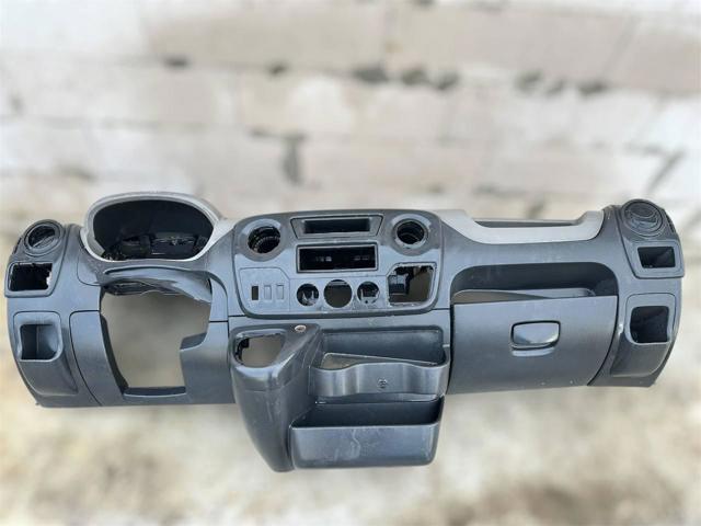Передняя панель 681000035R RENAULT