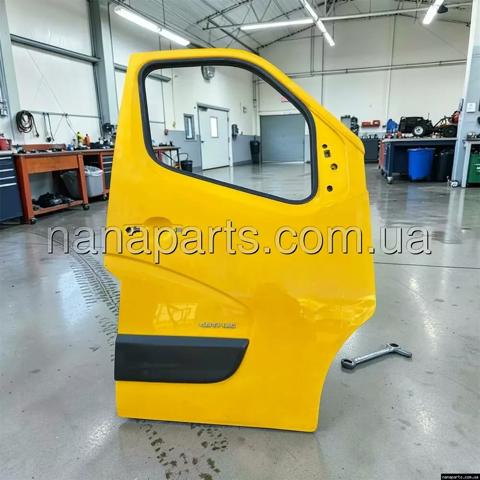 Пассажирская передняя дверь 801001658R RENAULT