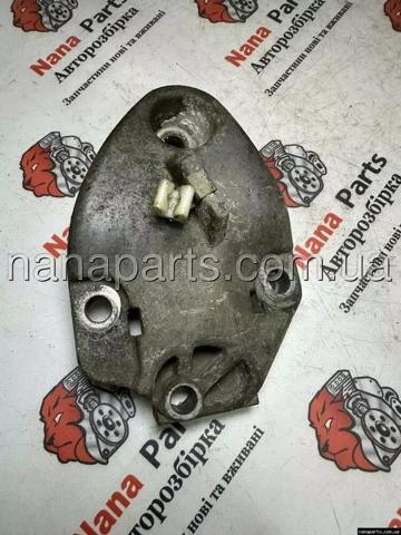 Кронштейн подушки (опоры) двигателя, правой 8200027175 RENAULT
