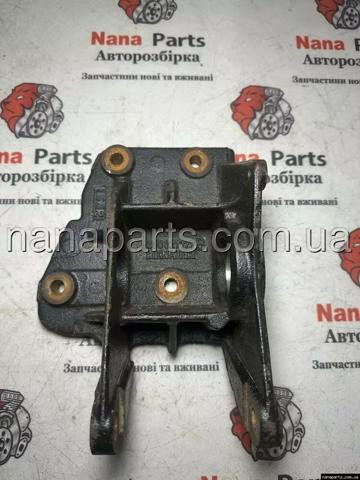 Опора подвесного подшипника передней полуоси 8200027177 RENAULT