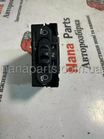 Кнопка корректора фар 8200379685 RENAULT