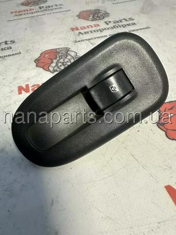 Кнопки переднего правого стеклоподъёмника 8200548968 RENAULT