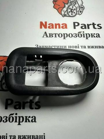 Накладка кнопки стеклоподъемника переднего левого 8200637849 RENAULT