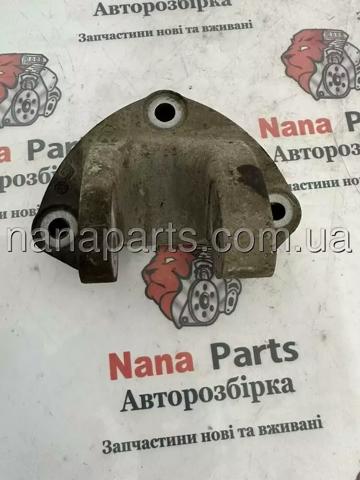 Кронштейн подушки (опоры) двигателя, задней 8200675217 RENAULT