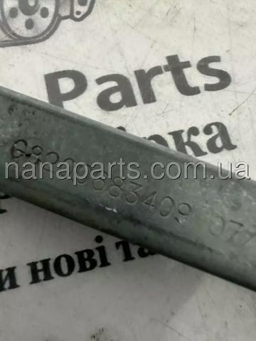 RENAULT 8200683409 Направляющая стекла рамки двери передней левой в наличии Днепр