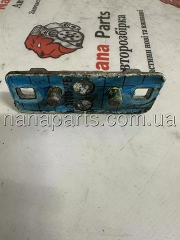 RENAULT 824760002R Ограничитель сдвижной двери, на кузове нижний  в наличии Сумы