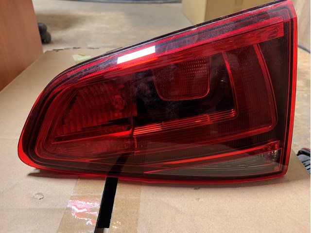 Фонарь задний правый, внутренний 5GM945094A VAG