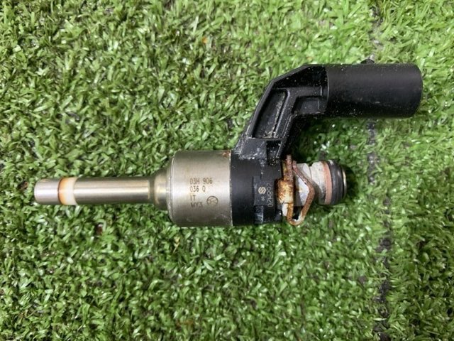 Форсунка дизельная в сборе 03H906036Q VAG