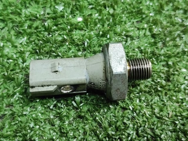 Датчик давления масла двигателя 06E919081E VAG