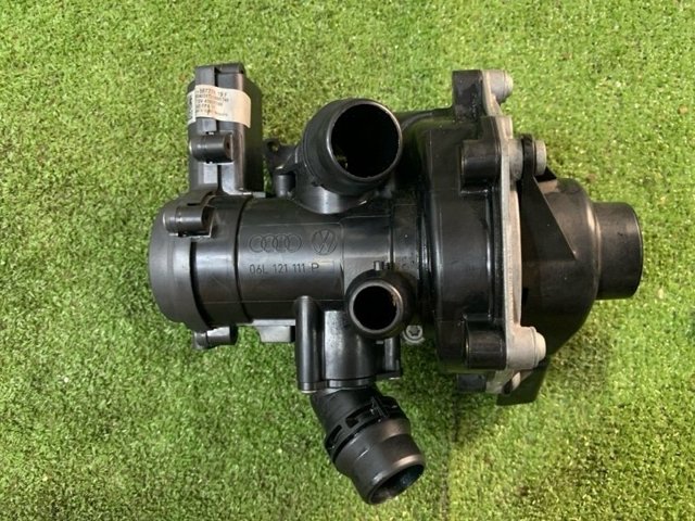 Помпа охлаждения 06L121012L VAG