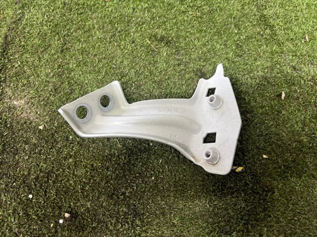17A821136 Кронштейн крепления крыла переднего правого передний купить Ровно