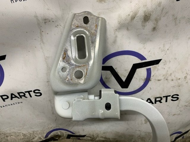 VAG 17A827302 Петля крышки багажника в наличии Ровно