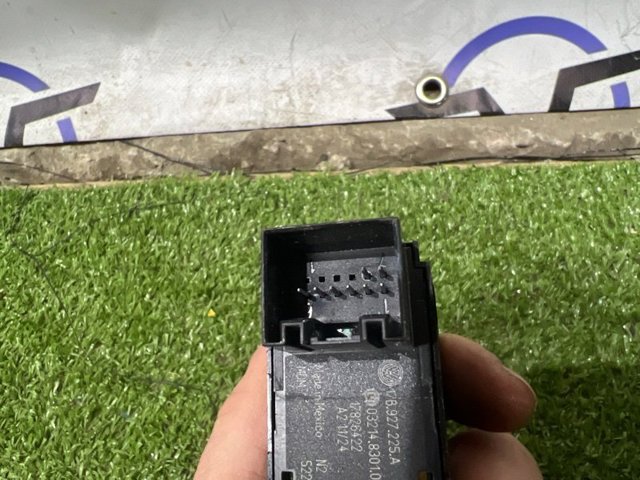 17B927225A Клавиша электромеханического стояночного тормоза купить Ужгород