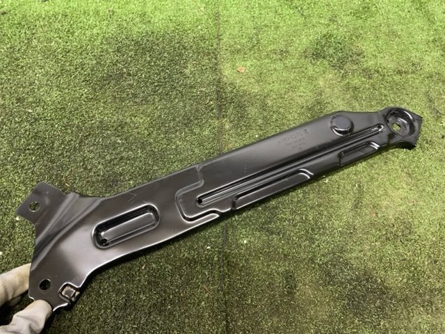 VAG 3CM805932 Кронштейн передней панели правый в наличии Николаев