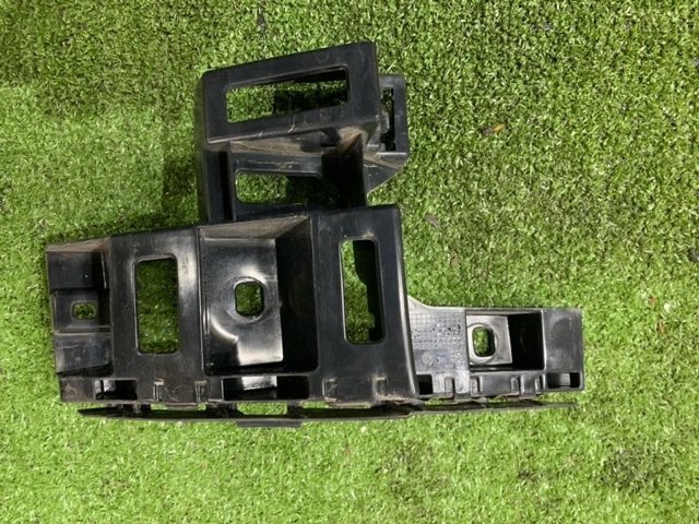 Направляющая заднего бампера, правая 3CM807484A VAG