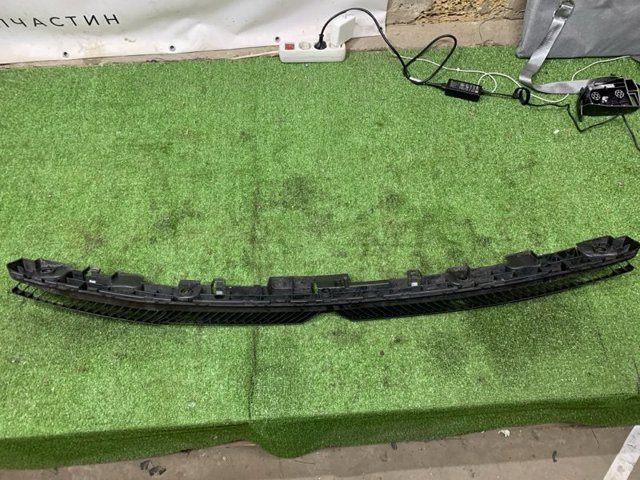 Кронштейн бампера заднего, центральный 3CM807863A VAG