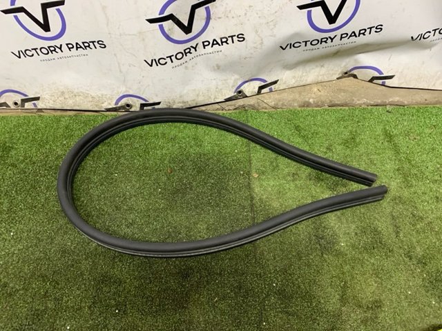 VAG 3CM823723 Уплотнитель капота в наличии Львов
