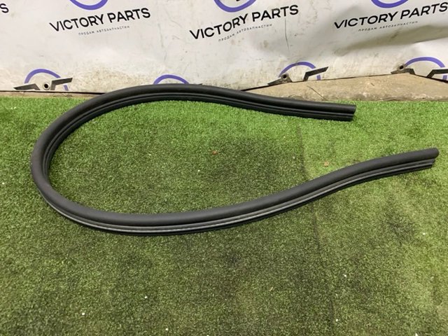 VAG 3CM823723 Уплотнитель капота в наличии Ровно